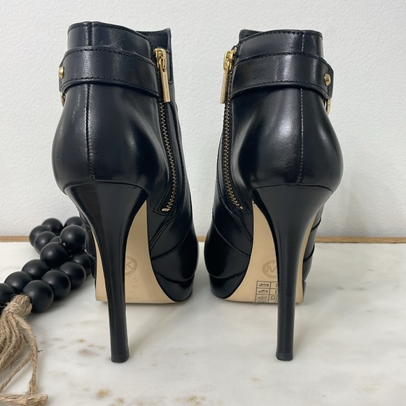 Michael Kors Wyatt Black Leather Ankle Bootie Platform Gold Logo 5" Heel 7 M - Picture 3 of 10